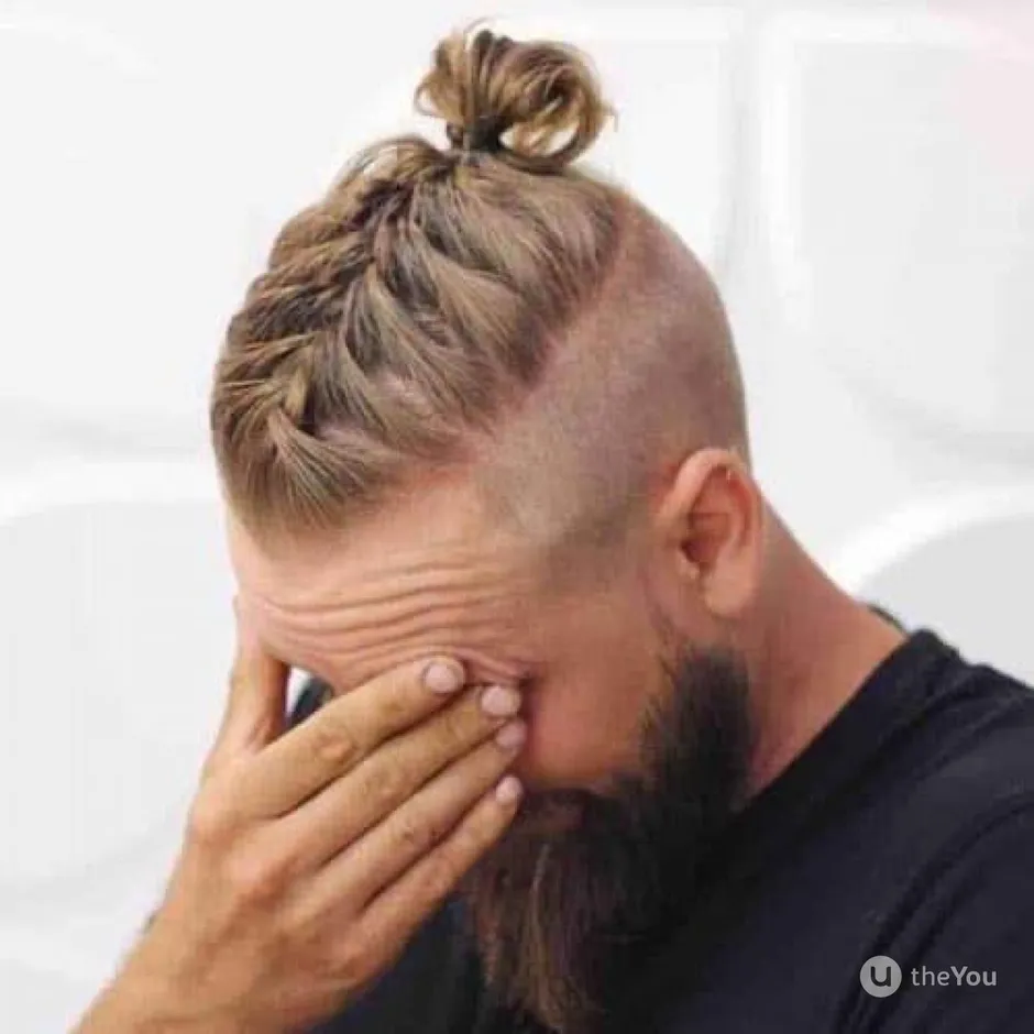 Мужская причёска с хвостиком