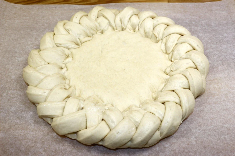Коса из теста на пирог