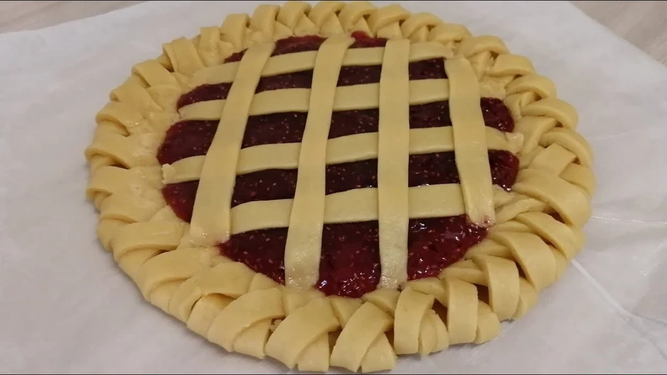 Песочный пирог с джемом