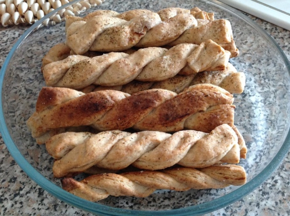 Слоеные спиральки с сыром