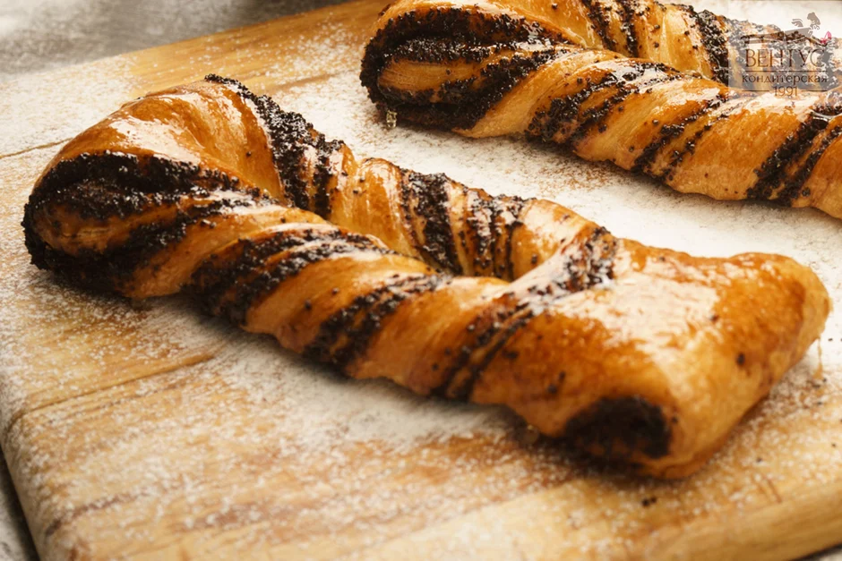 Слойки с маком