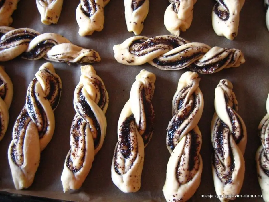 Булочка косичка с маком
