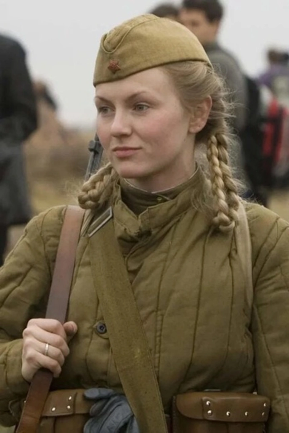 Женщины военные