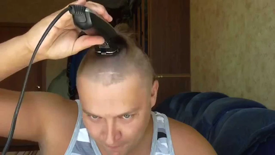 Прическа лысый