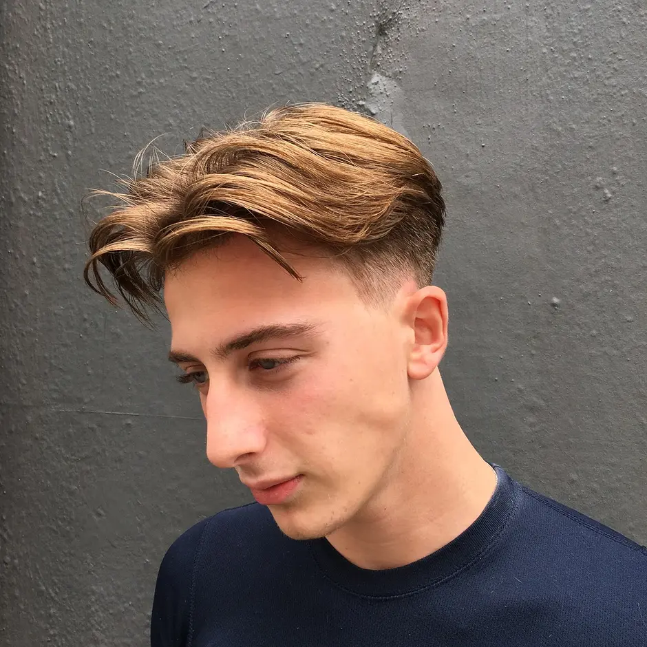 Middle part прическа