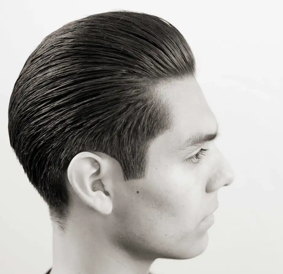 Slick back стрижка