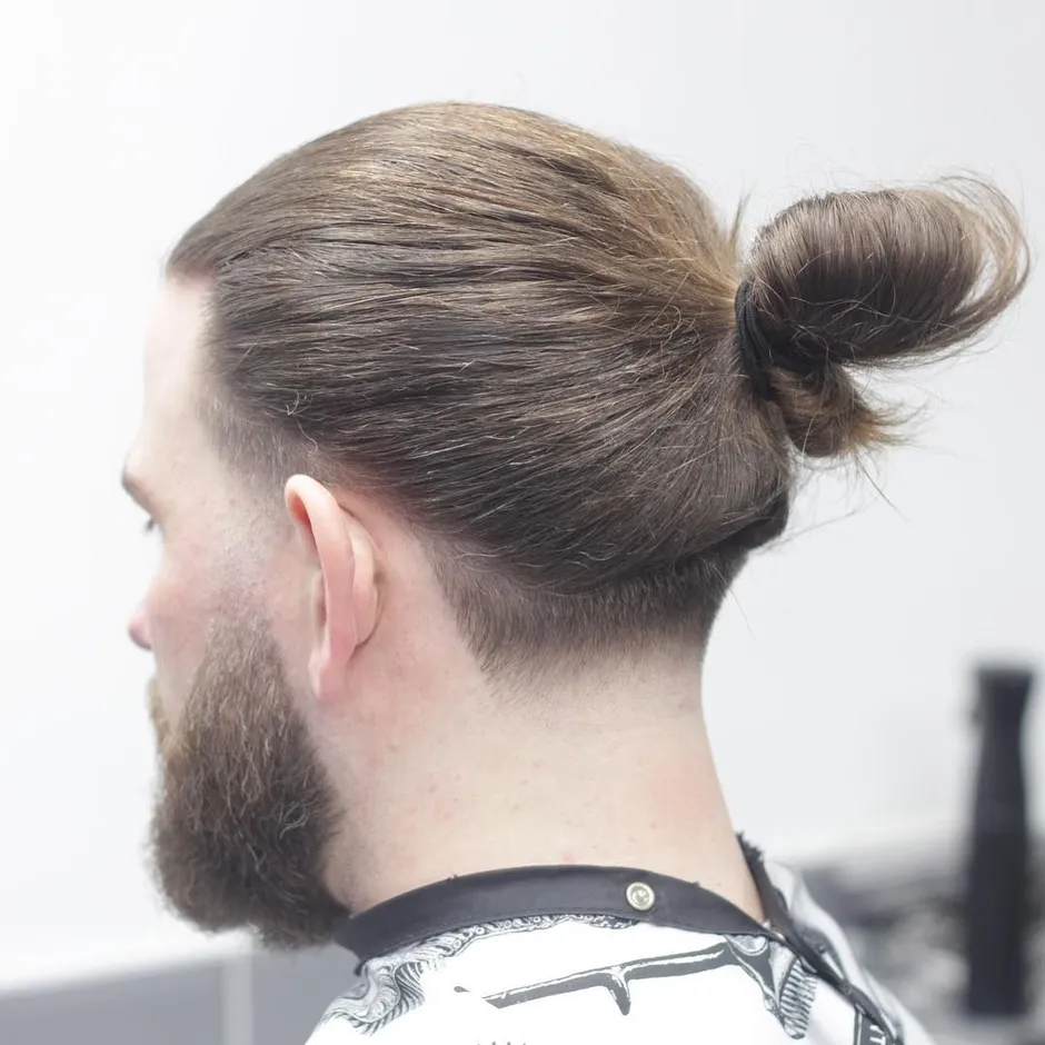 Прическа top knot