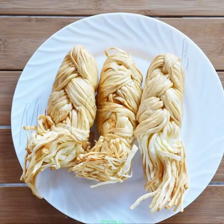 Соленый сыр косичка