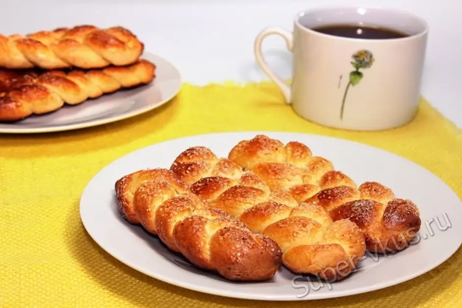 Сдобные булочки косички