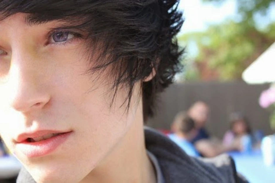 Black hair blue eyes
