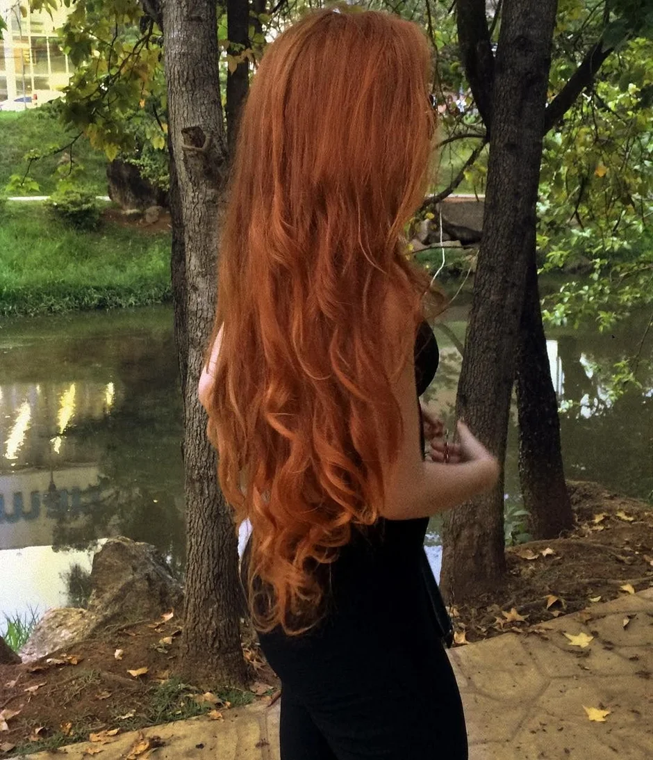 Рыжая со спины