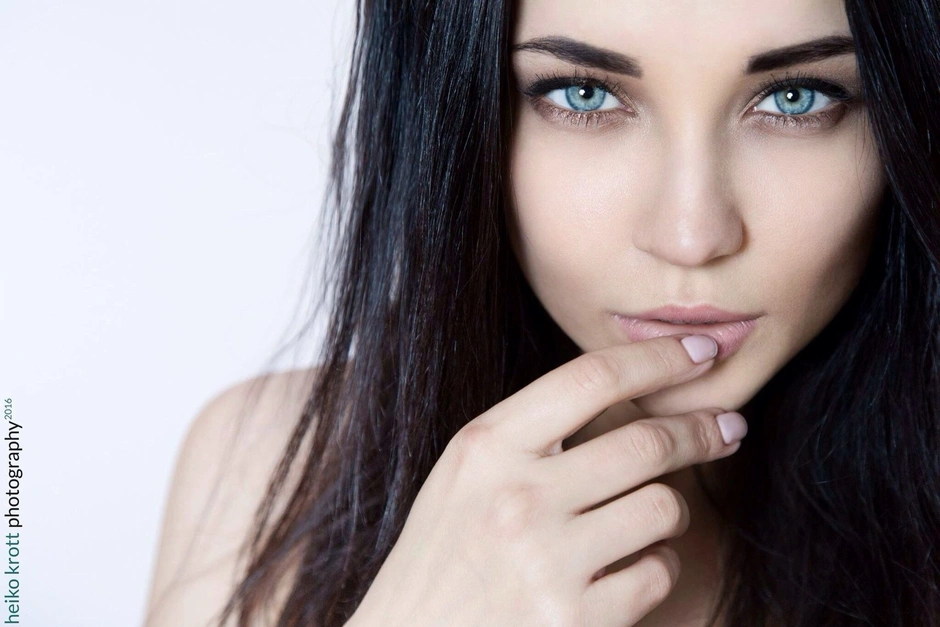 Black hair blue eyes