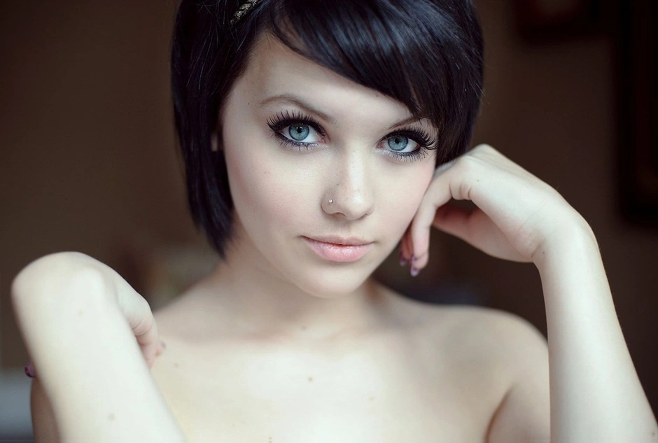 Black hair blue eyes