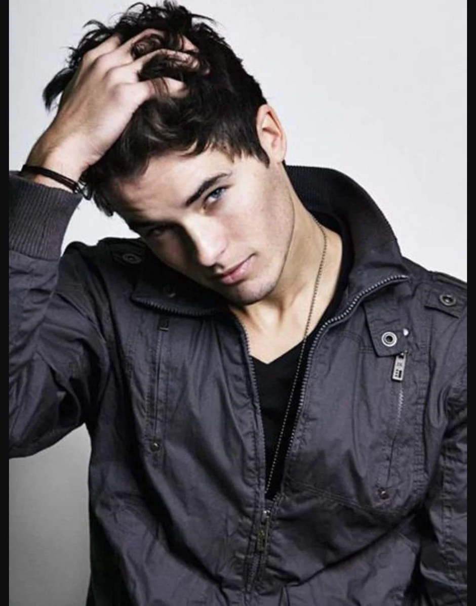 Black hair blue eyes