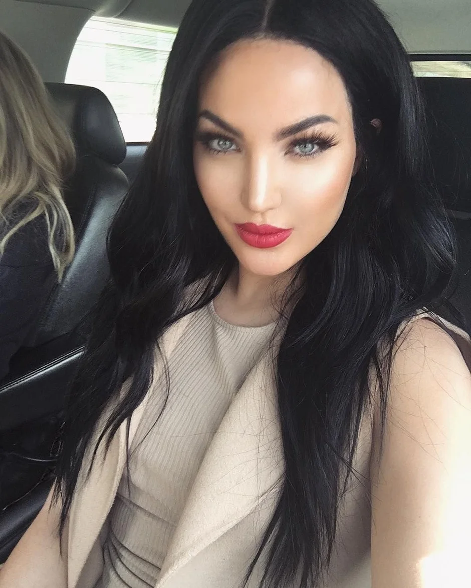 Natalie halcro с длинными волосами