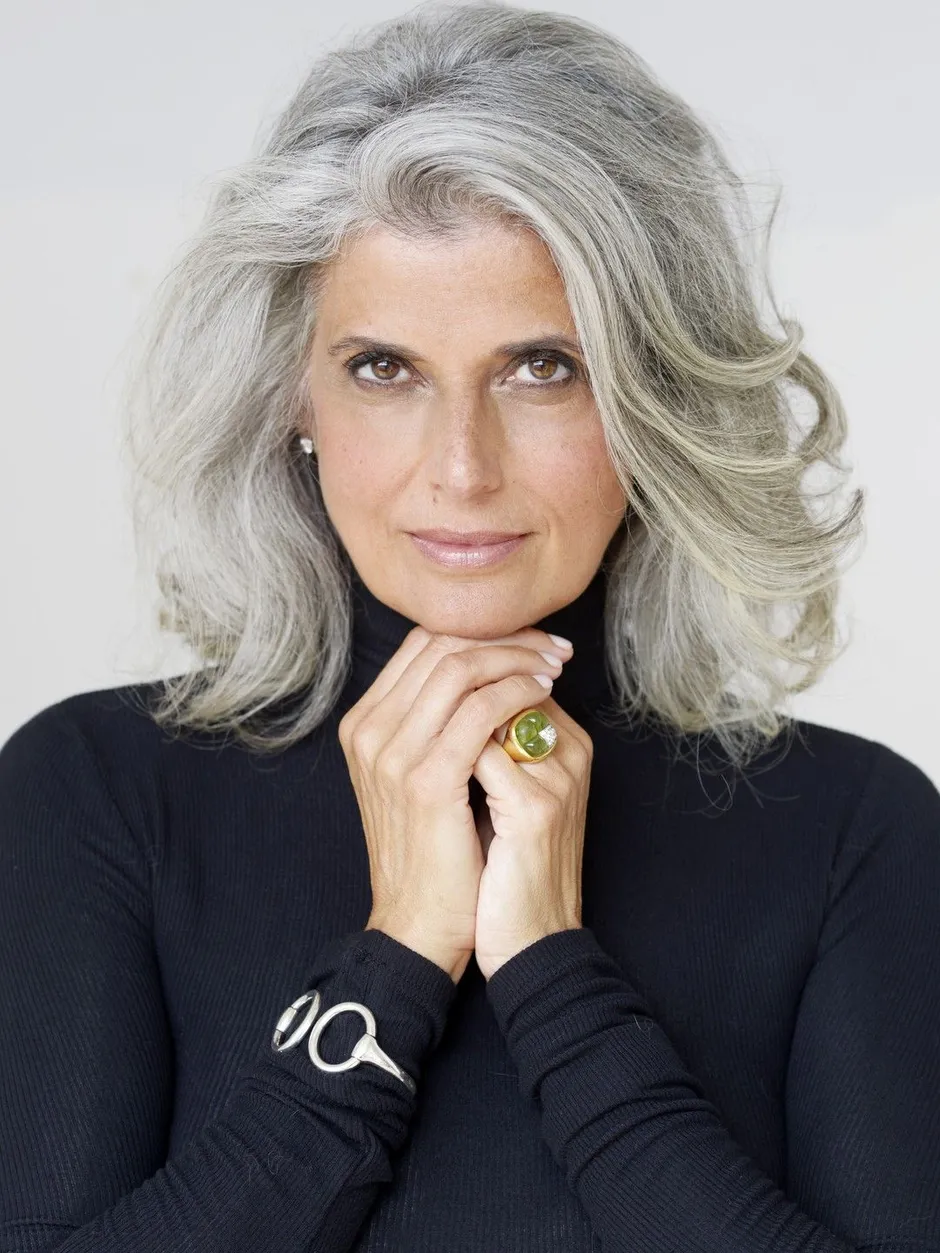 Дафна хикс grey hair