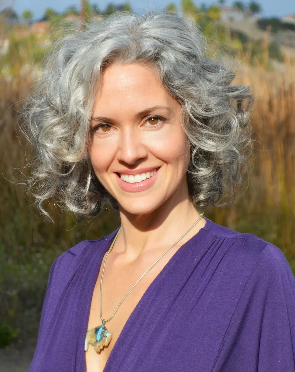 Дафна хикс grey hair