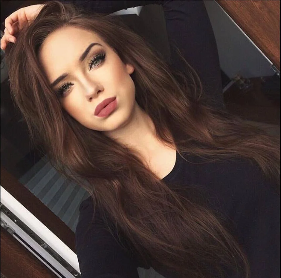 Длинные каштановые волосы