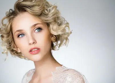 Кудри на короткие волосы фото