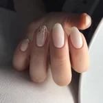 Однотонный маникюр фото на овальные ногти