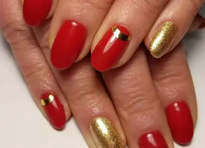 Маникюр красный с золотом фото